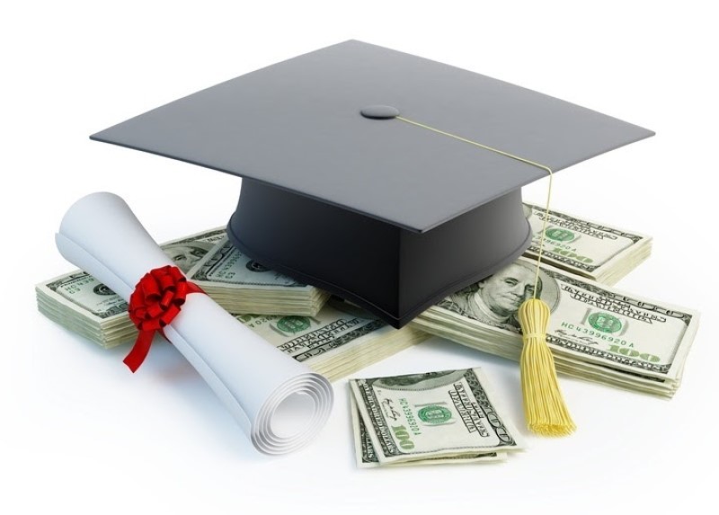 Học bổng có thể là tiền hoặc những món quà có giá trị thuộc lĩnh vực giáo dục.