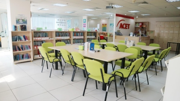 Trung tâm ngoại ngữ ACET với không gian học tập hiện đại dành cho học viên